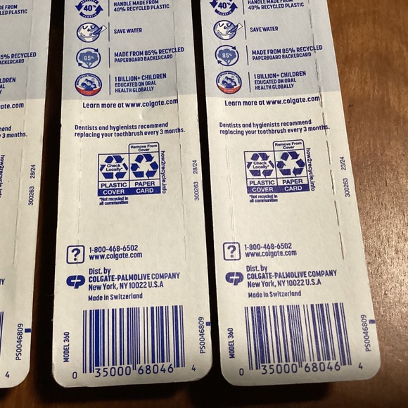 Colgate 360 Whitening Medium Manual Toothbrushes Bundle - Picture 7 of 7